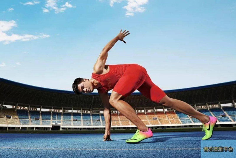 未来科技：解析“全息投影荷官”对线上博彩沉浸感的跨代提升。（全息投影荷官：未来科技驱动的线上博彩沉浸体验代际飞跃）